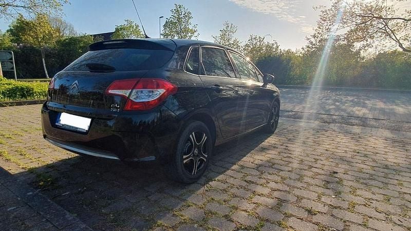 Używany Citroën C4 SELECTION 114 KM (83 kW) 2014 Czarny Sedan/Limuzyna