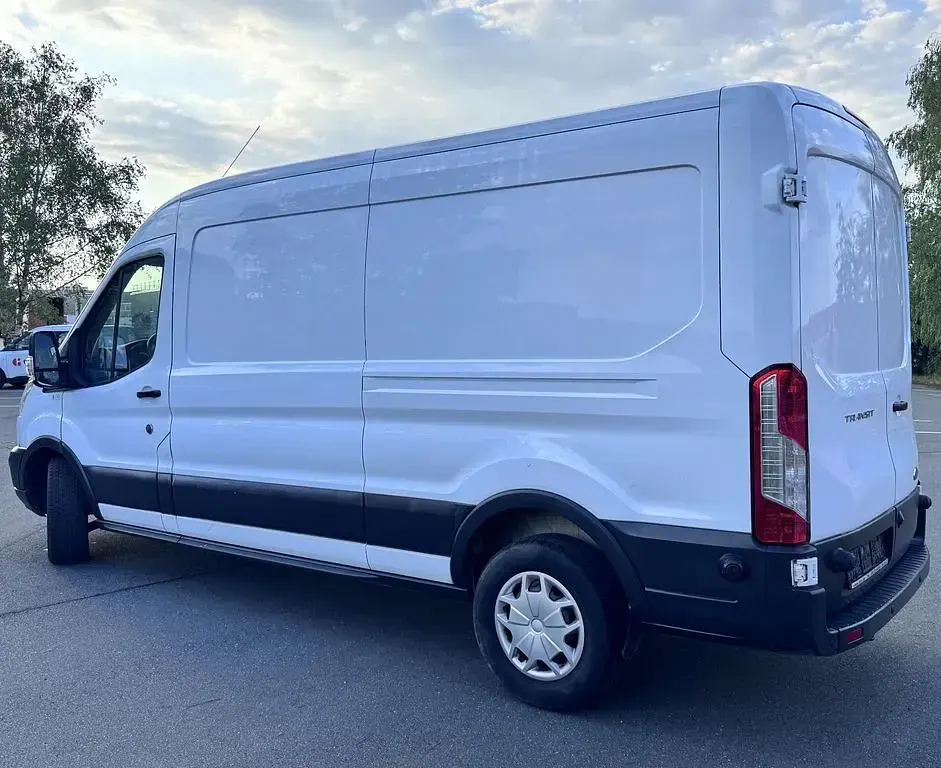 Gebraucht Ford Transit Trend 131 PS (96 kW) 2019 Weiß Van / Kleinbus
