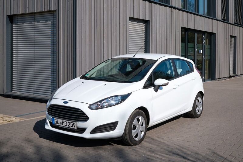 Weiß Gebraucht 2014 Ford Fiesta Trend Kleinwagen | 5.700 € (Fairer Preis) - Bild 1/4