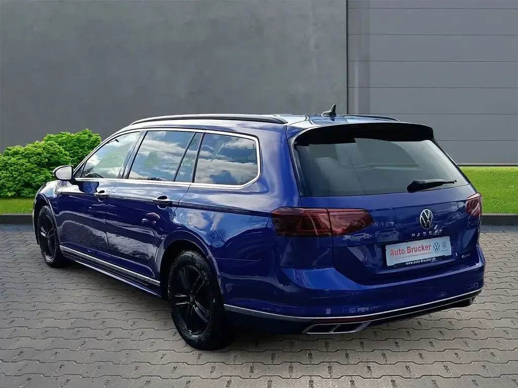 Gebraucht VW Passat Business 200 PS (147 kW) 2023 Lapiz blue metallic Kombi