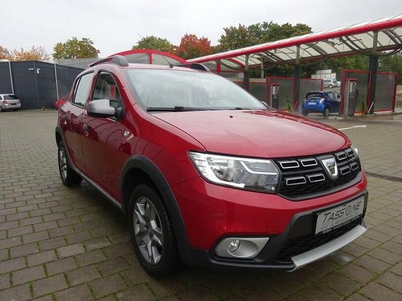 Gebraucht Dacia Sandero Prestige 90 PS (66 kW) 2017 Rot Kleinwagen