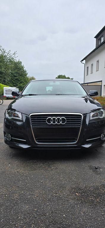 Schwarz Gebraucht 2011 Audi A3 Sportback Ambiente Limousine | 5.300 € (Fairer Preis) - Bild 1/4