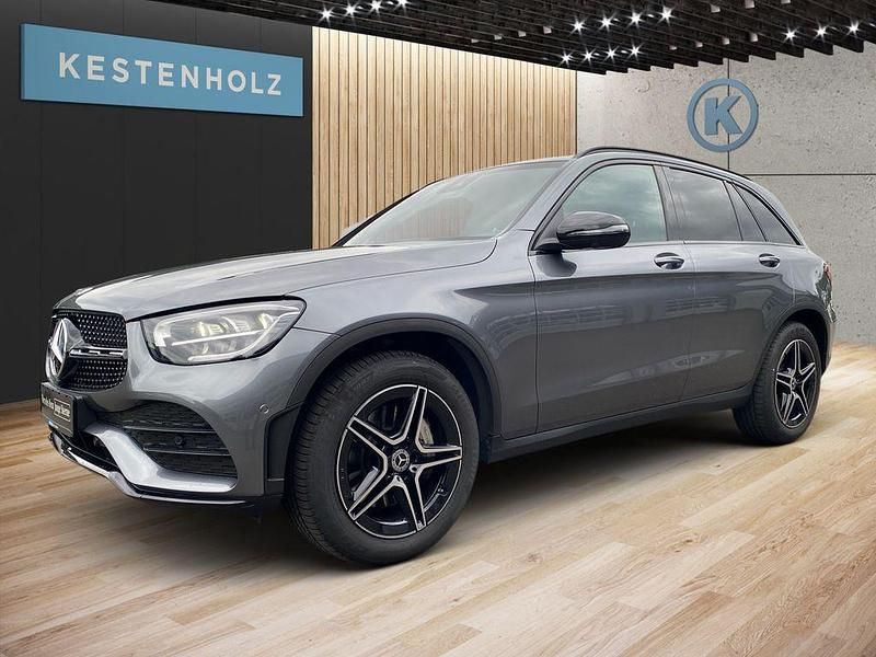Metalliclack selenitgrau Gebraucht 2021 Mercedes GLC300e AMG SUV | 43.550 € (Etwas zu teuer) - Bild 1/4