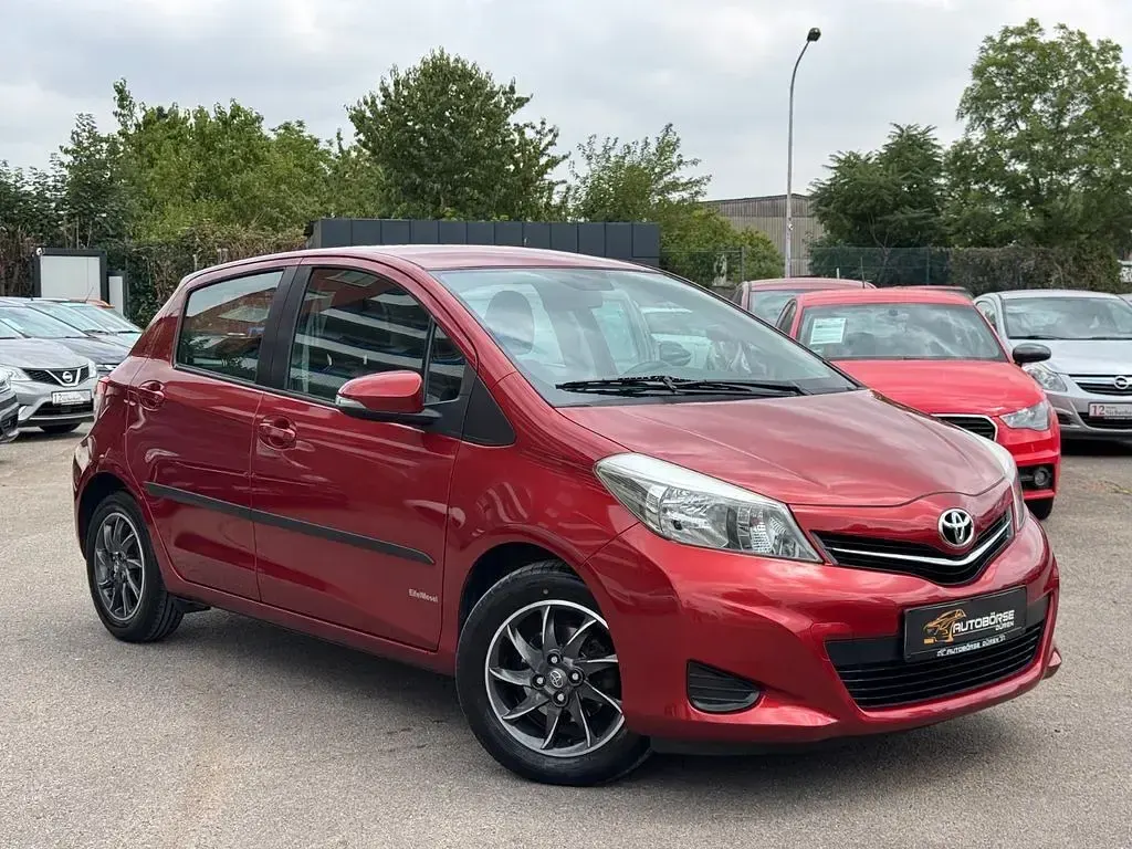 Gebraucht Toyota Yaris Life 99 PS (72 kW) 2011 Rot Kleinwagen