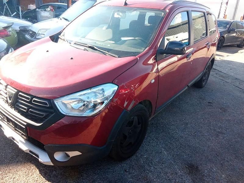 Rot Gebraucht 2020 Dacia Lodgy Stepway Van / Kleinbus | 6.500 € (Superpreis) - Bild 1/4