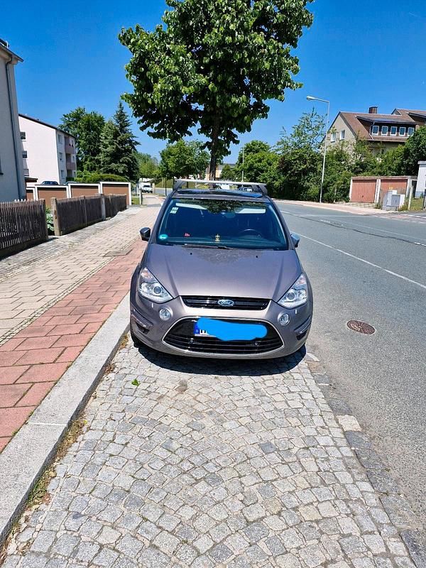 Braun Gebraucht 2012 Ford S-MAX Van / Kleinbus | 4.950 € (Superpreis) - Bild 1/4