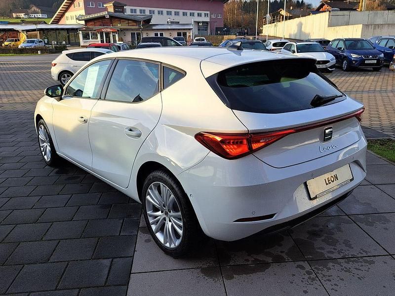Gebraucht Seat Leon Style 150 PS (110 kW) 2024 Weiß Limousine