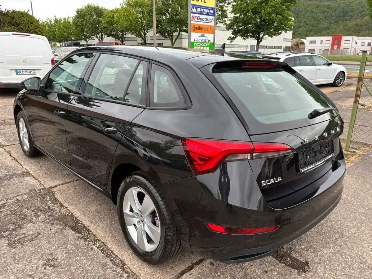 Second-hand Skoda Scala Ambition 110 CP (80 kW) 2023 Negru Hatchback