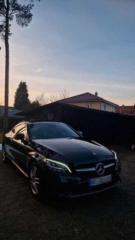 Gebraucht Mercedes C200 184 PS (135 kW) 2018 Schwarz Coupé