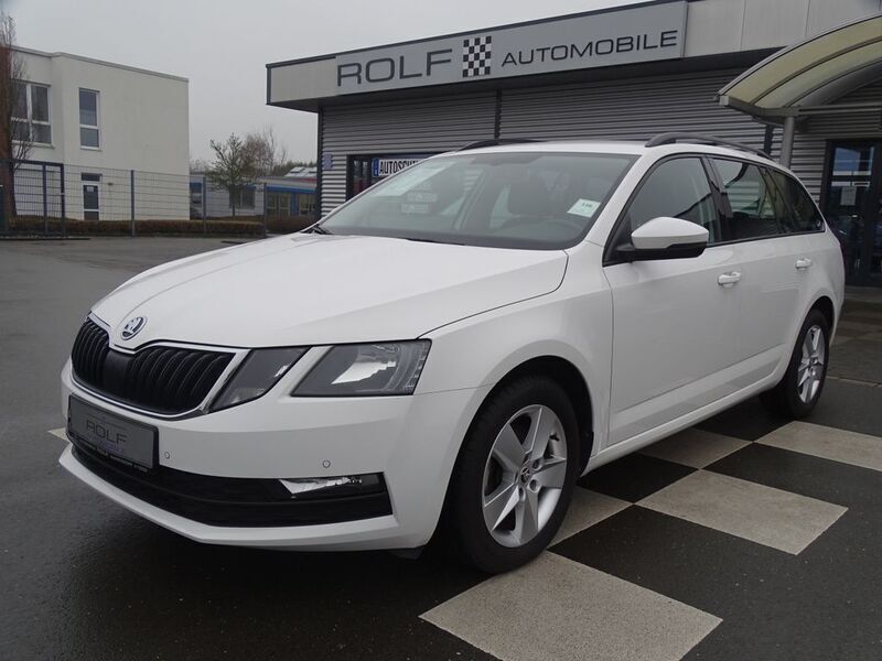 Weiß candyweiss Gebraucht 2020 Skoda Octavia Ambition Kombi | 16.580 € (Fairer Preis) - Bild 1/4