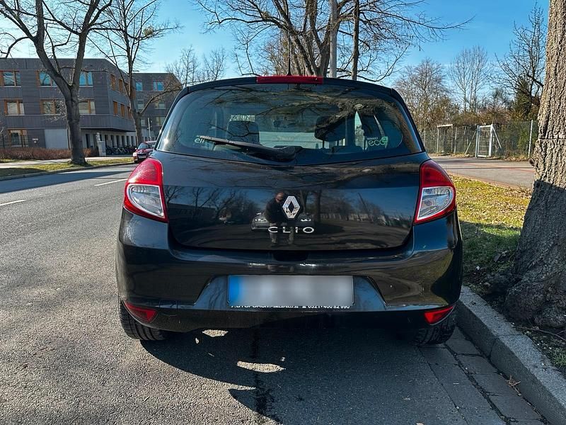 Gebraucht Renault Clio II Dynamique 75 PS (55 kW) 2011 Schwarz Kleinwagen