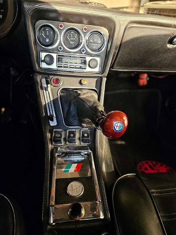 Gebraucht Alfa Romeo 2000 126 PS (92 kW) 1982 Schwarz Cabrio