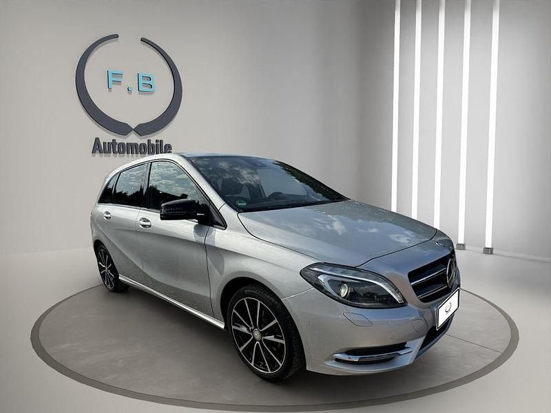 Silber Gebraucht 2013 Mercedes B200 Van / Kleinbus | 14.299 € (Etwas zu teuer) - Bild 1/4