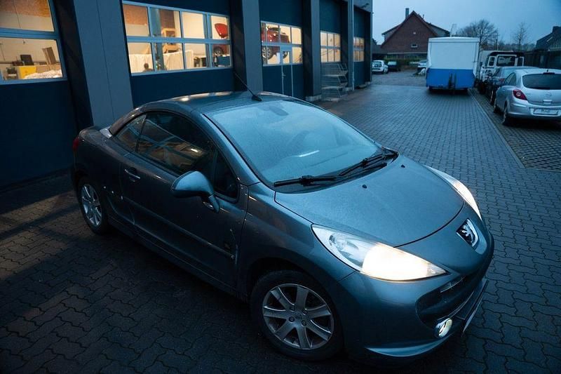 Grau Gebraucht 2009 Peugeot 207 CC Cabrio | 3.500 € (Fairer Preis) - Bild 1/4