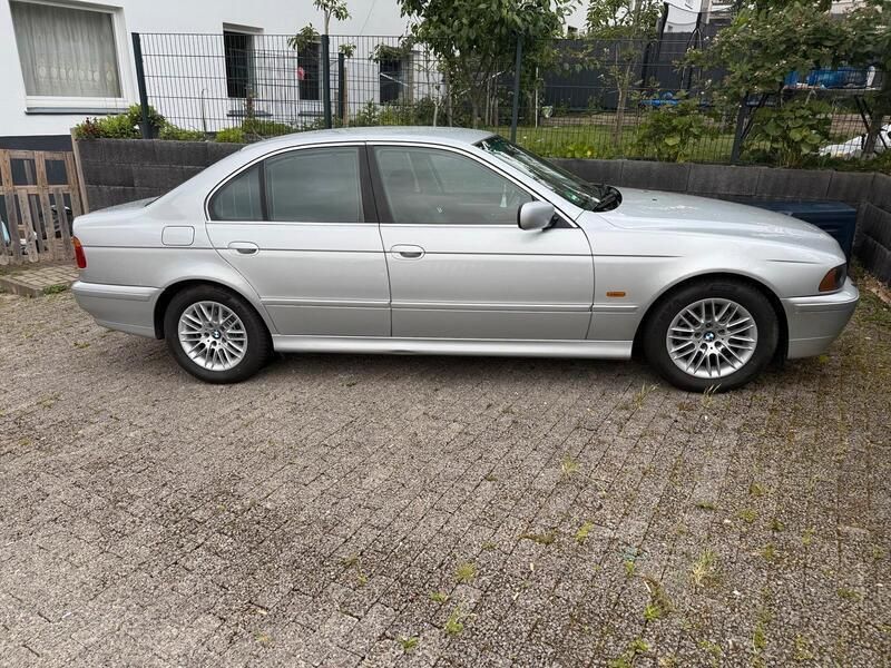 Silber Gebraucht 2000 BMW 525 Limousine | 8.500 € (Etwas zu teuer) - Bild 1/4