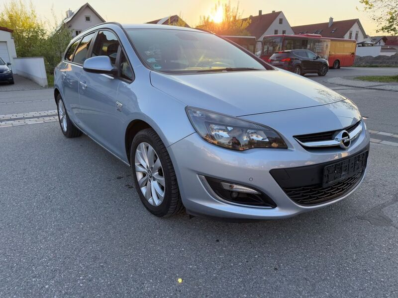Gebraucht Opel Astra Active 131 PS (96 kW) 2013 Blau Kombi