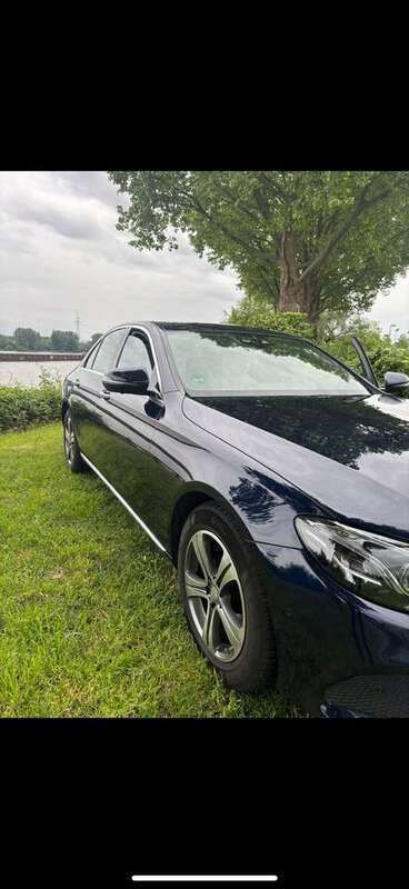Blau Gebraucht 2016 Mercedes E220 Avantgarde Limousine | 26.990 € (Fairer Preis) - Bild 1/4