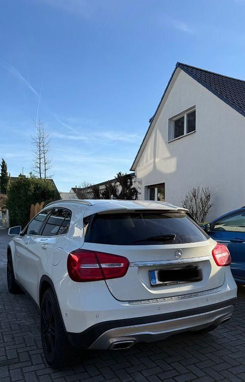Gebraucht Mercedes GLA200 156 PS (114 kW) 2016 Weiß SUV