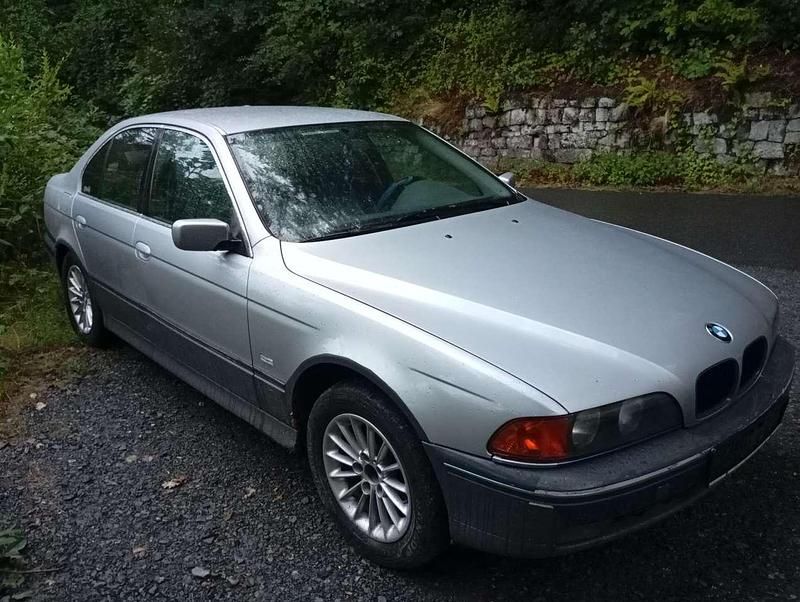 Grau Gebraucht 1998 BMW 520 Limousine | 950 € (Superpreis) - Bild 1/4
