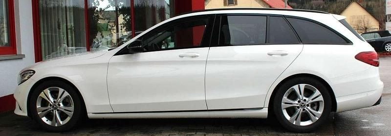 Gebraucht Mercedes C220 Avantgarde 194 PS (142 kW) 2018 Polarweiss  unilack Kombi
