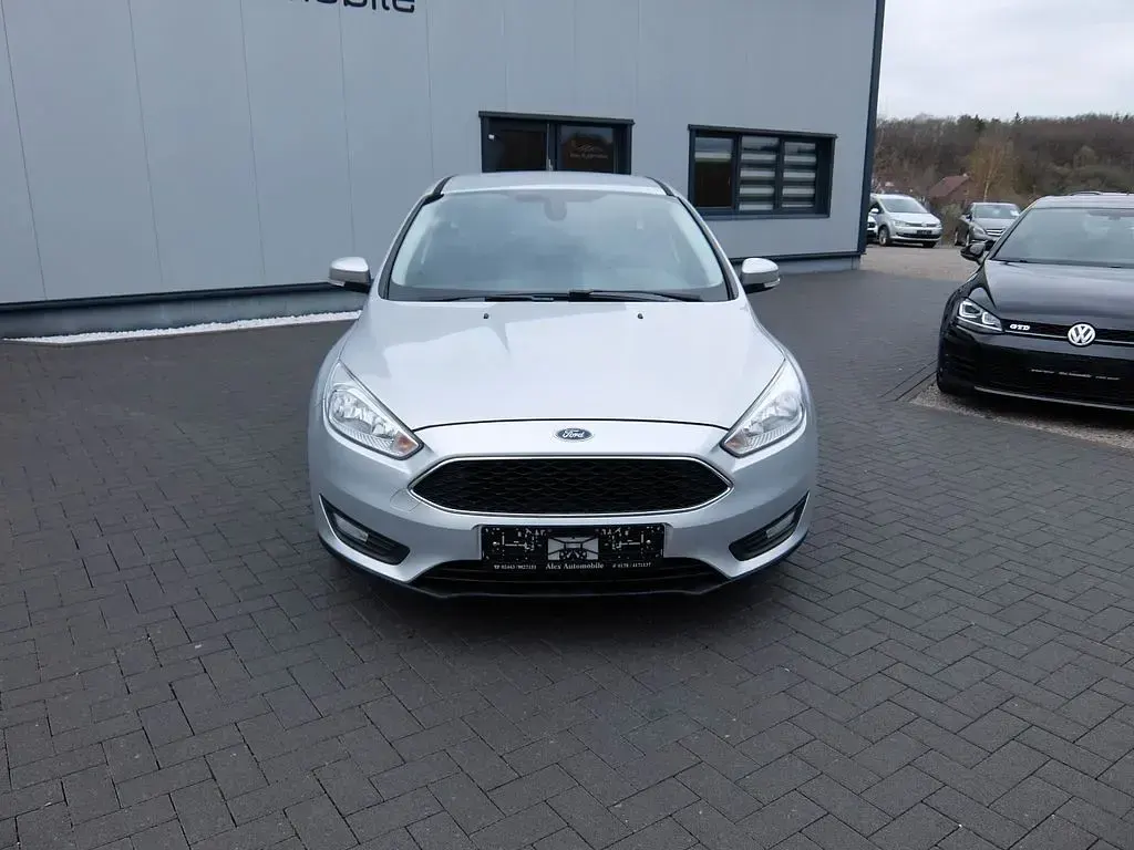 Usado Ford Focus Business Edition 95 CV (69 kW) 2015 Plateado Berlina
