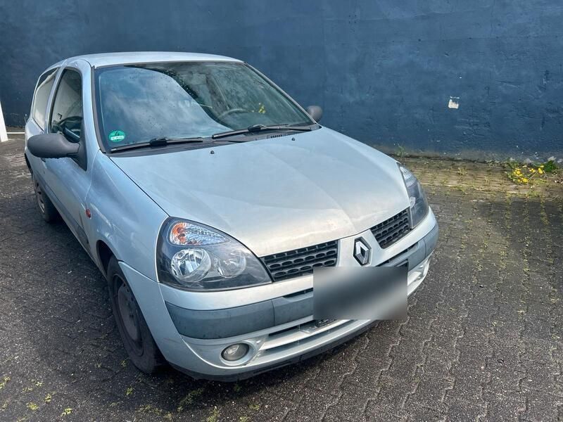 Silber Gebraucht 2002 Renault Clio II Kleinwagen | 850 € (Guter Preis) - Bild 1/4