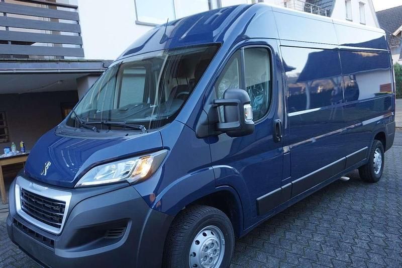 Gebraucht Peugeot Boxer 140 PS (102 kW) 2023 Blau Van