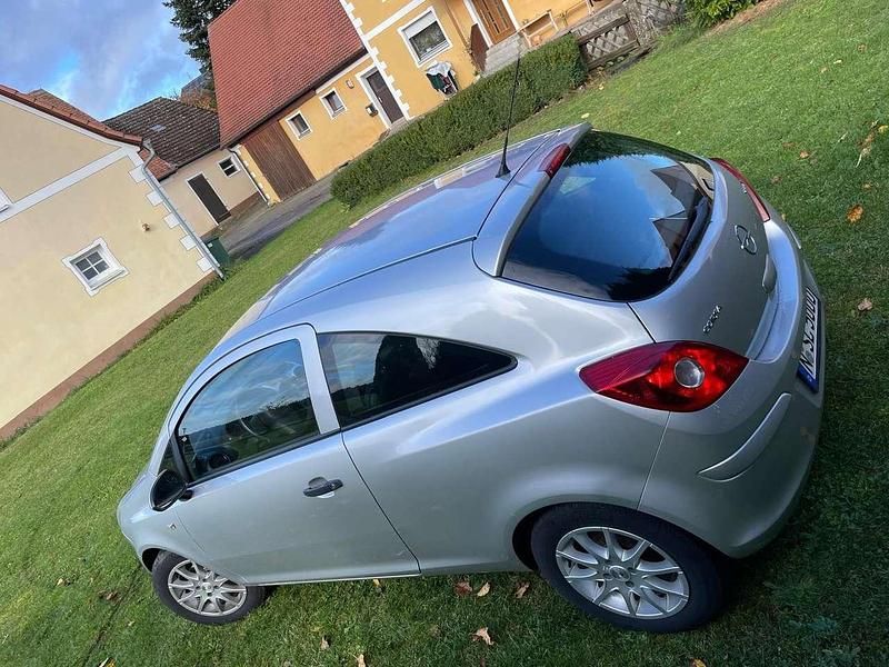 Gebraucht Opel Corsa Color Edition 69 PS (50 kW) 2012 Limousine