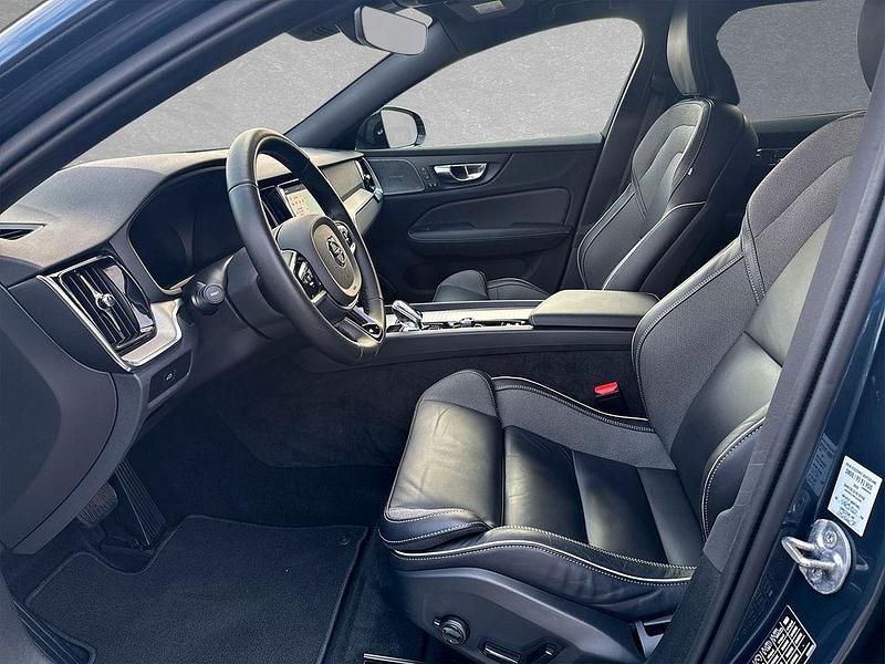 Gebraucht Volvo V60 Plus 197 PS (144 kW) 2025 Blau Kombi