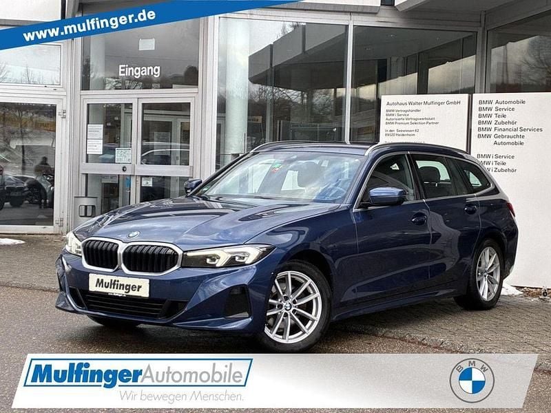 Phytonicblau (metallic) Gebraucht 2022 BMW 320 Sport Line Kombi | 28.330 € (Guter Preis) - Bild 1/4