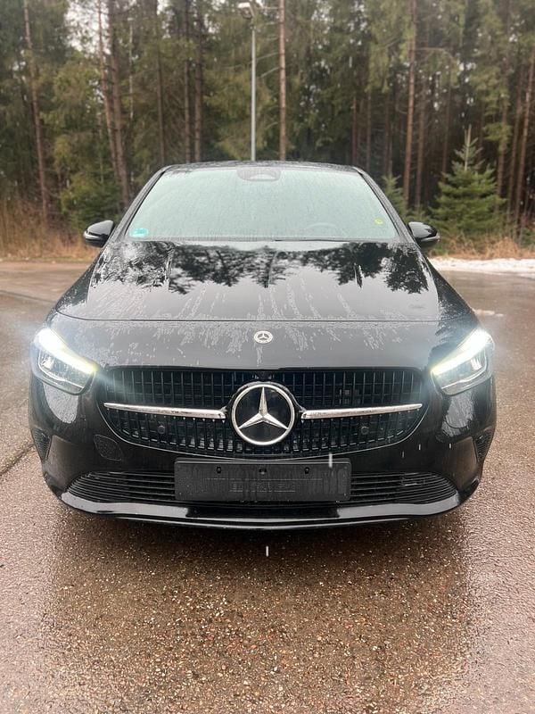 Gebraucht Mercedes E250 Advanced 2024 Schwarz Limousine