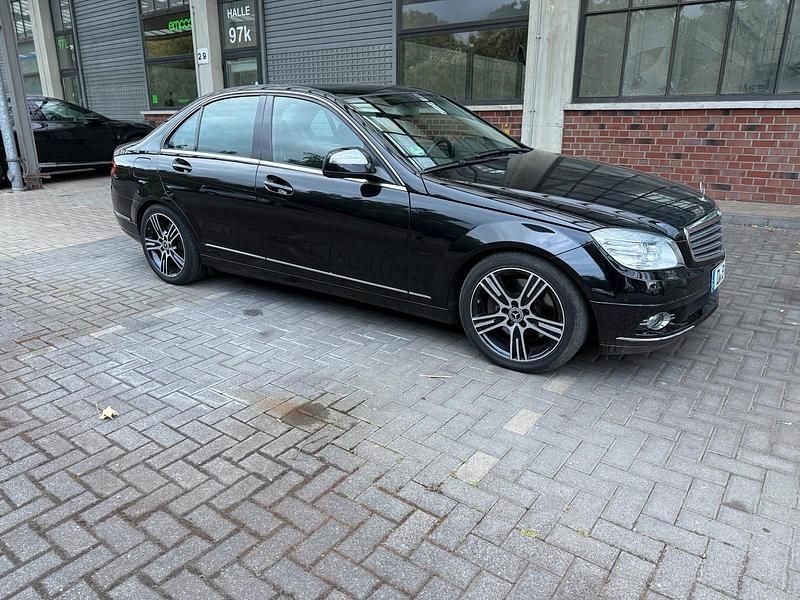 Schwarz Gebraucht 2007 Mercedes C350 Limousine | 7.498 € (Fairer Preis) - Bild 1/4