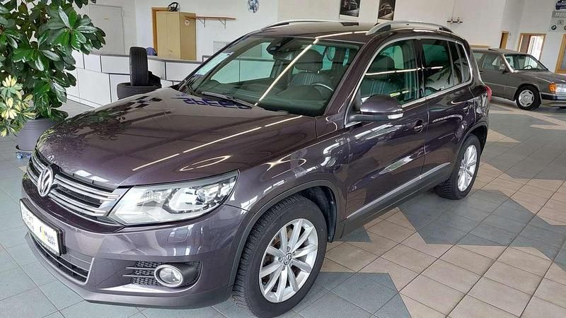 Kryptongrau metallic Gebraucht 2016 VW Tiguan LOUNGE SUV | 15.500 € (Etwas zu teuer) - Bild 1/4