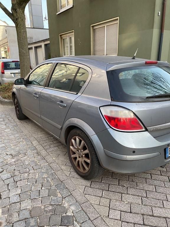 Gebraucht Opel Astra 105 PS (77 kW) 2005 Silber Limousine