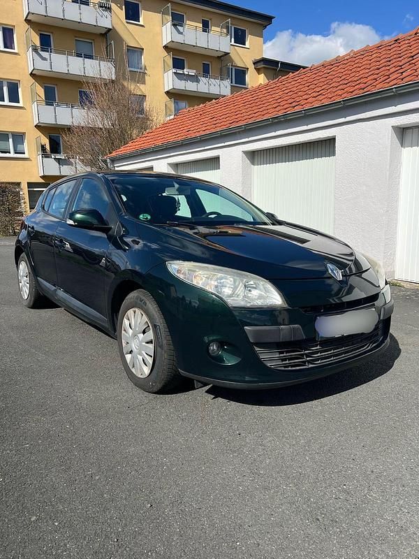 Gebraucht Renault Mégane 101 PS (74 kW) 2010 Grün Limousine