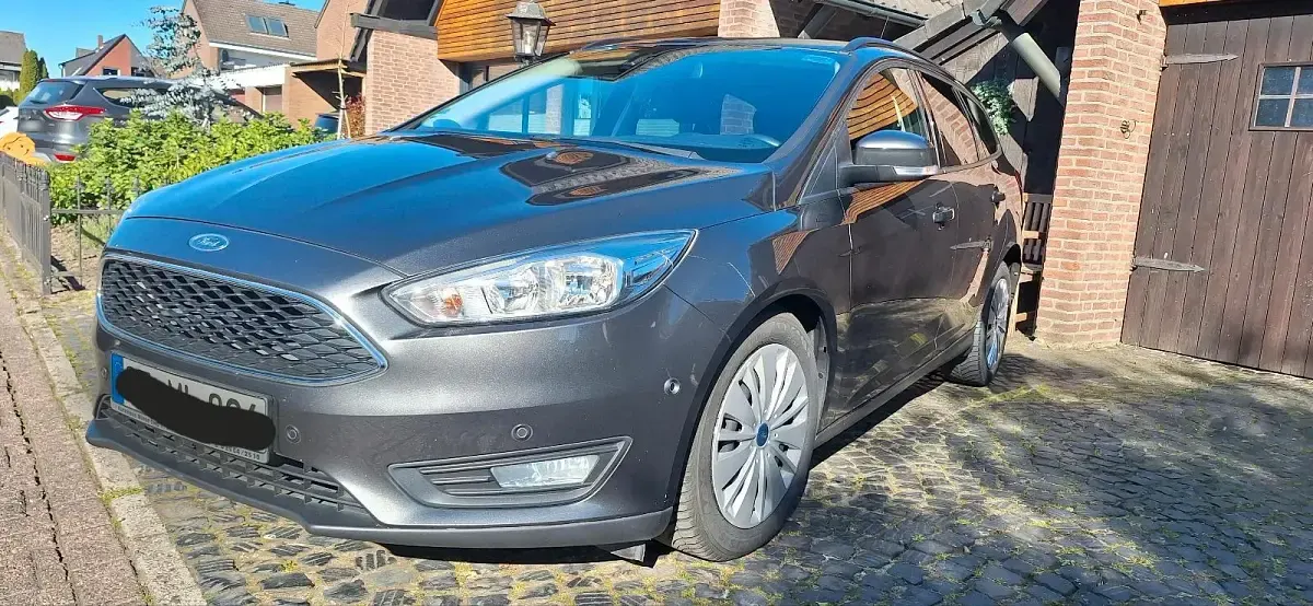 Gebraucht Ford Focus 125 PS (91 kW) 2016 Grau Kombi
