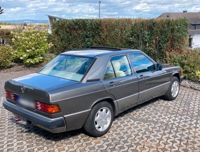 Grau Gebraucht 1989 Mercedes 190 Limousine | 4.950 € - Bild 1/4