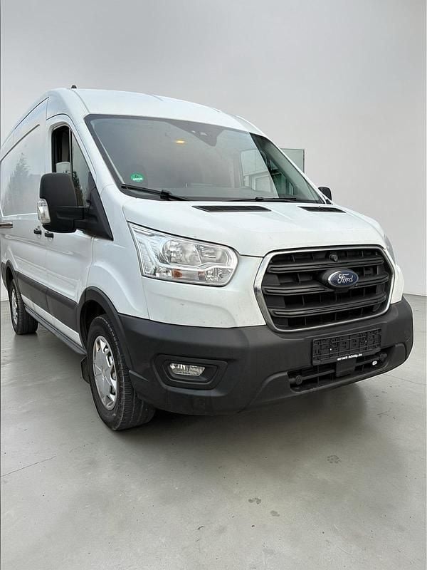 Gebraucht Ford Transit Trend 131 PS (96 kW) 2021 Weiß Van / Kleinbus