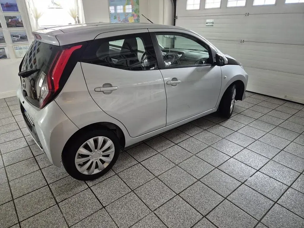 Gebraucht Toyota Aygo Team 72 PS (52 kW) 2018 Grau Kleinwagen