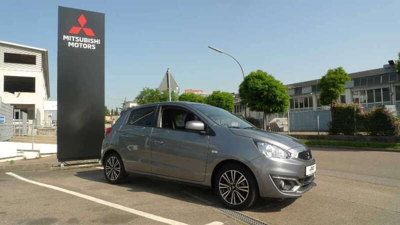 Platinumgrau Gebraucht 2018 Mitsubishi Space Star Edition+ Limousine | 10.990 € (Fairer Preis) - Bild 1/4