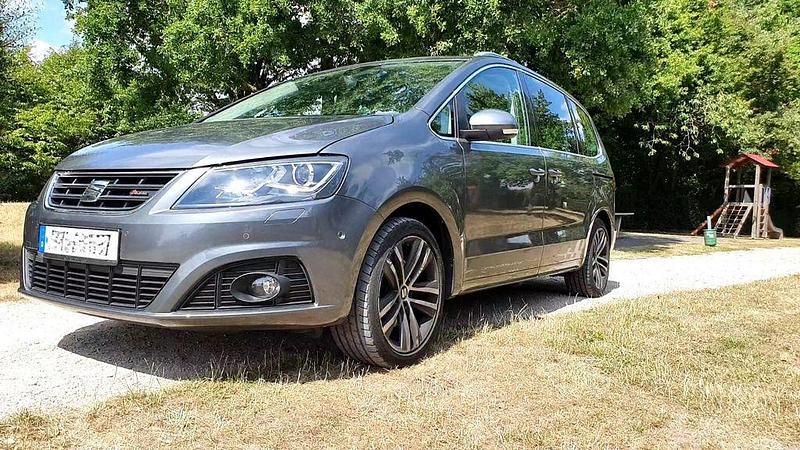 Grau Gebraucht 2018 Seat Alhambra FR-Line Van / Kleinbus | 28.600 € (Fairer Preis) - Bild 1/4
