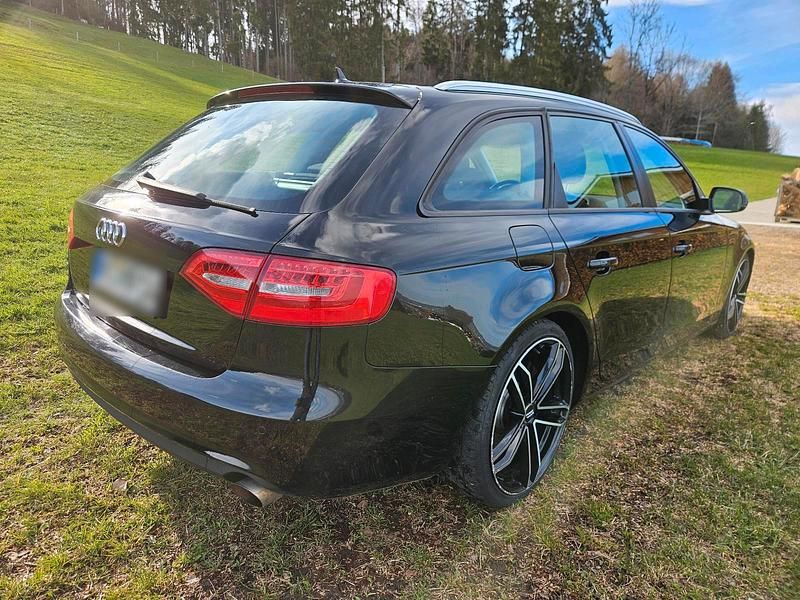 Gebraucht Audi A4 170 PS (125 kW) 2012 Schwarz Kombi