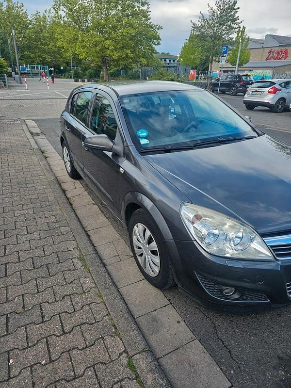 Schwarz Gebraucht 2009 Opel Astra Cosmo Limousine | 4.250 € (Teuer) - Bild 1/4