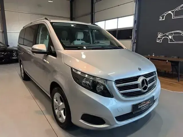 Gebraucht Mercedes V220 163 PS (119 kW) 2019 Silber Van / Kleinbus