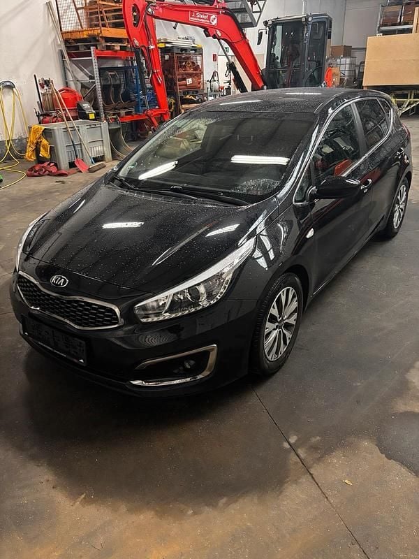 Gebraucht Kia Ceed 134 PS (98 kW) 2018 Schwarz Kleinwagen