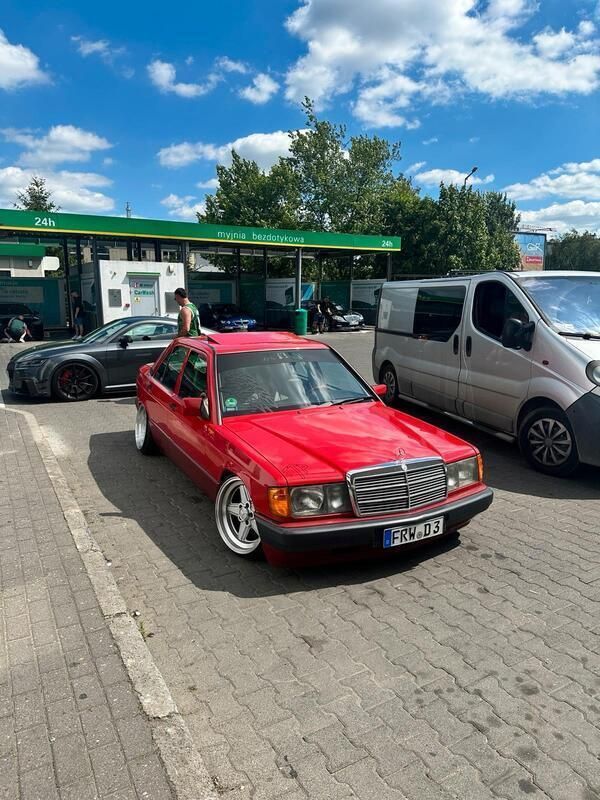 Rot Gebraucht 1991 Mercedes 190 Limousine | 6.599 € - Bild 1/4