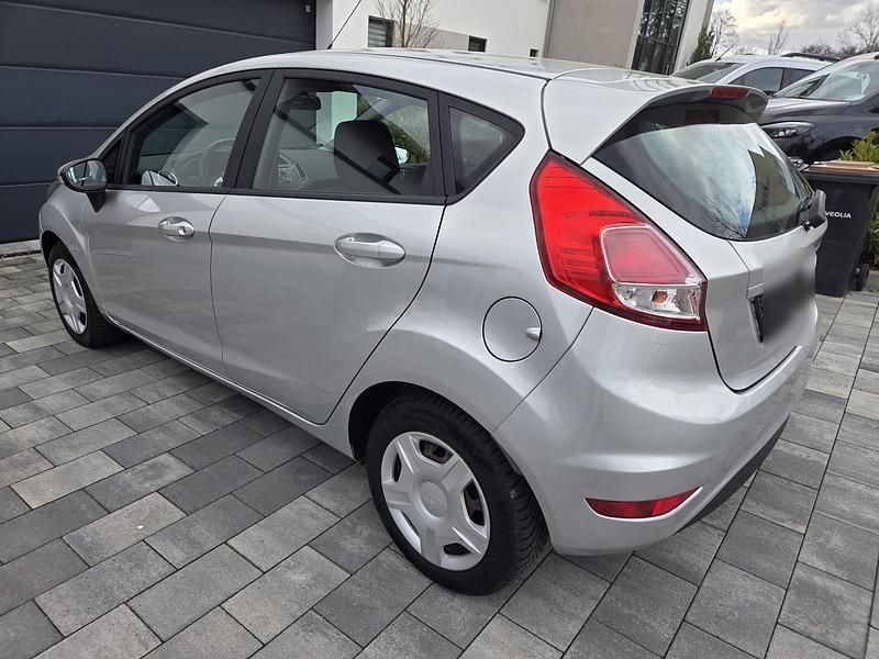 Gebraucht Ford Fiesta SYNC Edition 80 PS (58 kW) 2014 Silber Kleinwagen