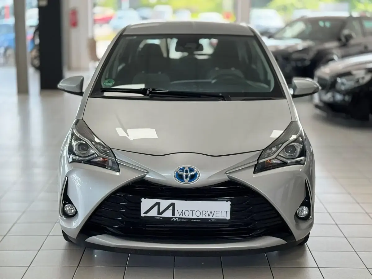 Gebraucht Toyota Yaris Hybrid Comfort 75 PS (55 kW) 2017 Silber Kleinwagen