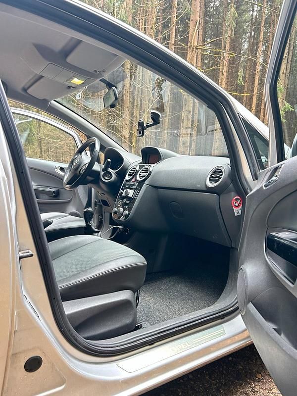 Gebraucht Opel Corsa 90 PS (66 kW) 2010 Grau Kleinwagen