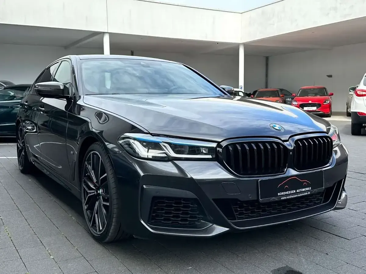 Gebraucht BMW 550 M Sport 530 PS (389 kW) 2023 Grau Limousine